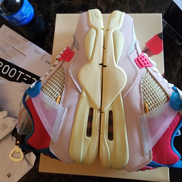 DS Size 9 Jordan 4 Guava Ice - Picture 4 of 7